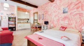 Гостиница Maria De La Mercè Apartment  Рим